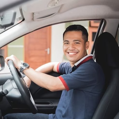 asian-driver-smiling_8595-5573 asian-driver-smiling_8595-5573